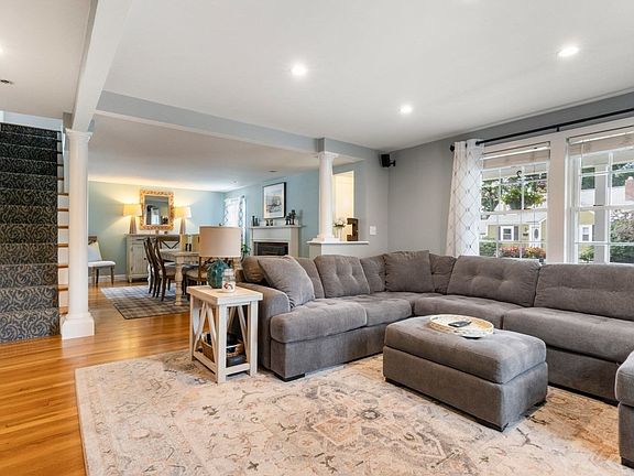 5th image of 22 Aberdeen Ave
