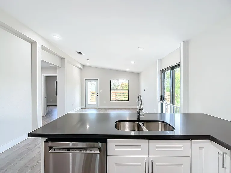 2505 Storter Ave — Photo 15