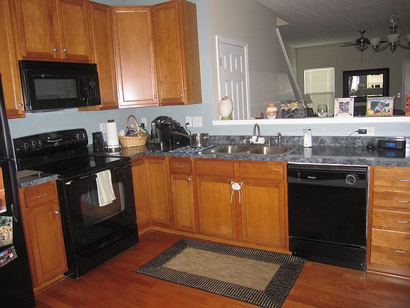 3rd image of 6212 Brassie Ave