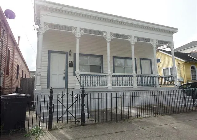 1124 Josephine St — Photo 1