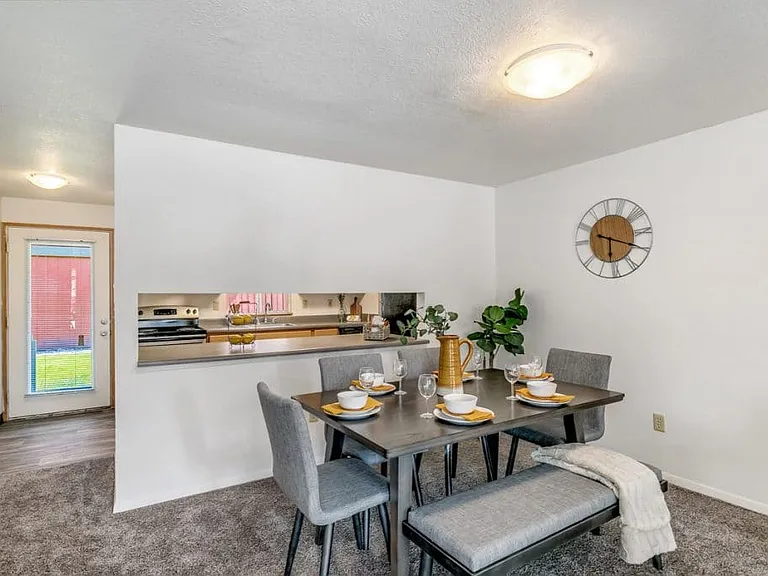 Alder Creek Apartments — Photo 2