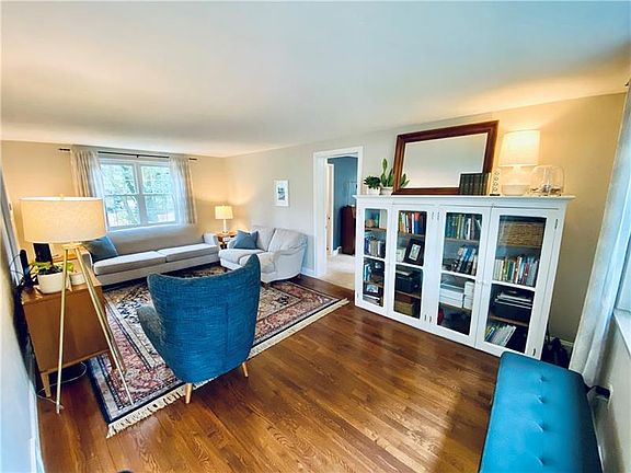 3rd image of 1011 Conestoga Dr