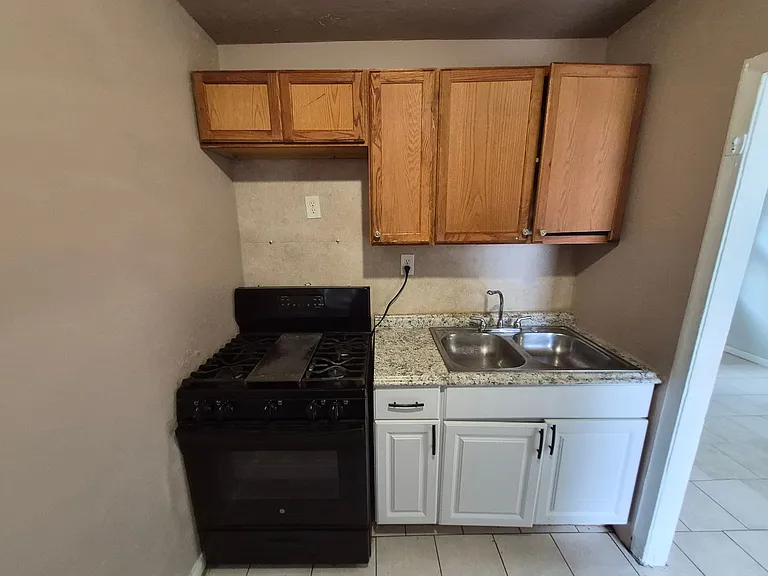 115 Caldwell St #2 — Photo 9