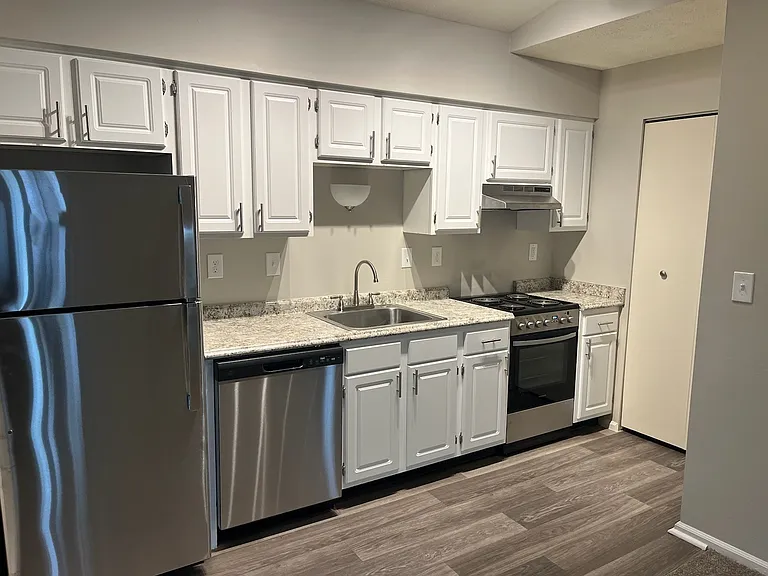 Harbour Club Apartments — Photo 14