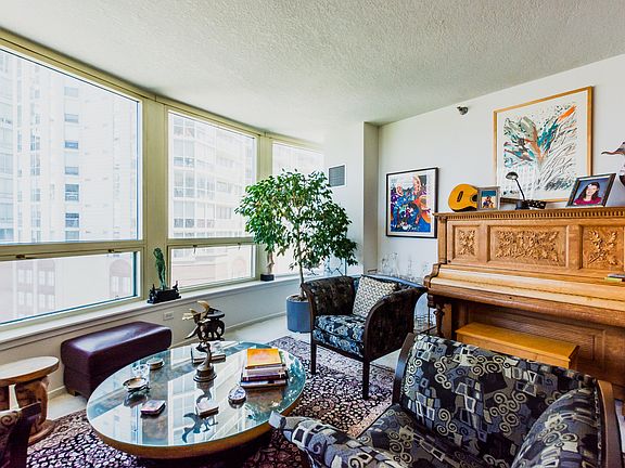 3rd image of 600 N Kingsbury St APT 807