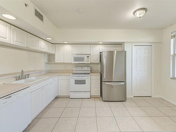 4th image of 960 Starkey Rd APT 3302