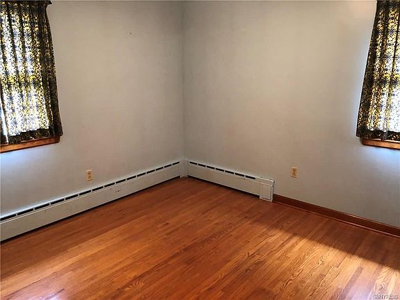 4th image of 2454 Forest Ave