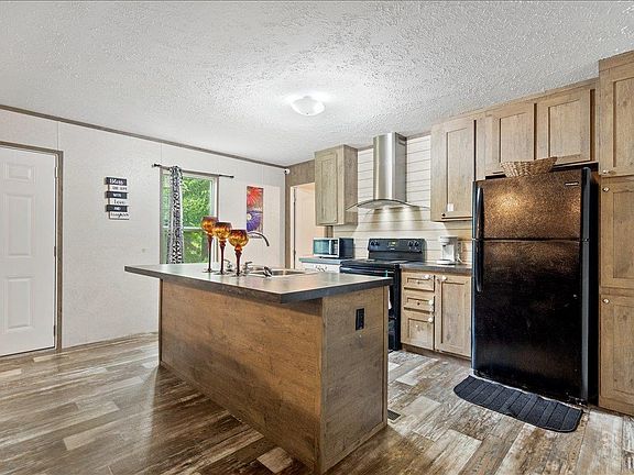 2nd image of 209 S Indiana St