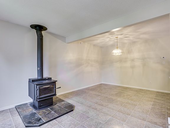 4th image of 604 Talltree Cres