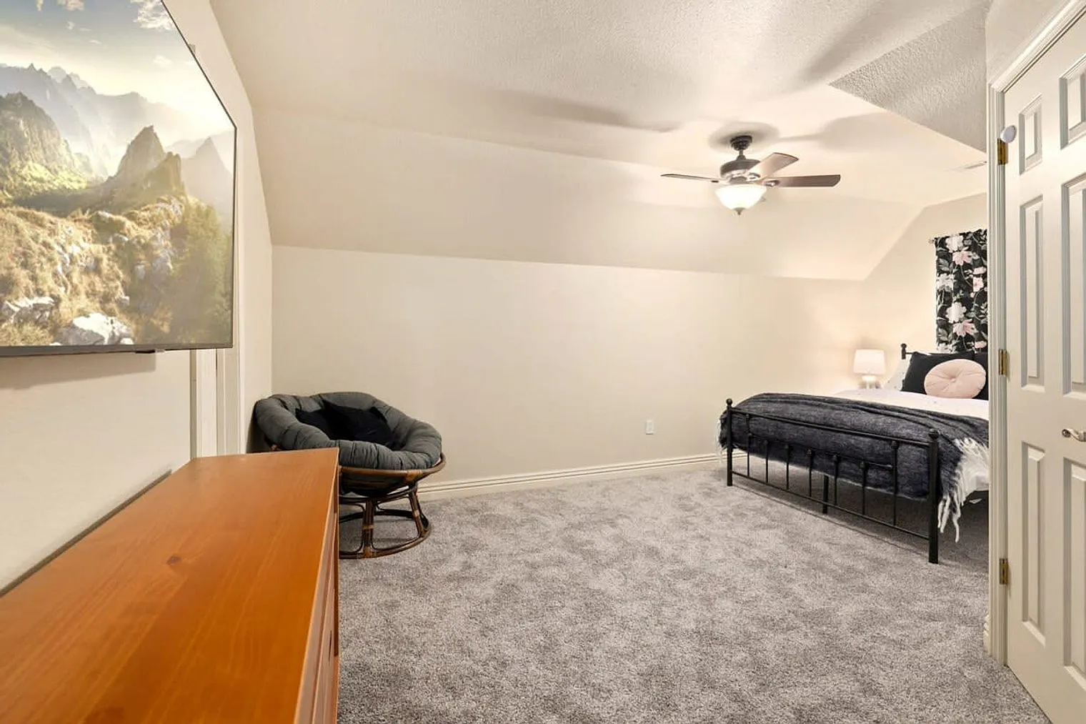 4 bed, 3.0 bath, 2195 sqft, $5,962 — Photo 3