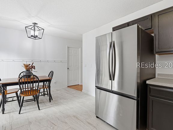 4th image of 843 Rocking Horse Ln