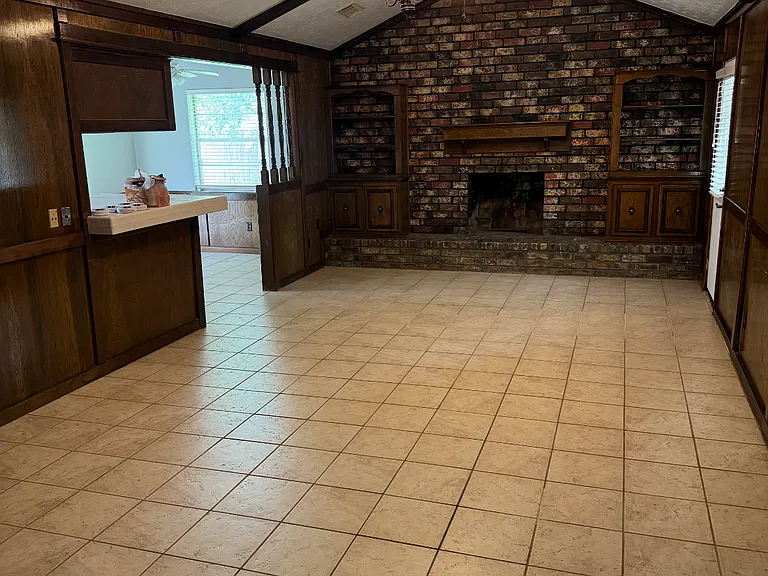2421 Maxwell Ln — Photo 12
