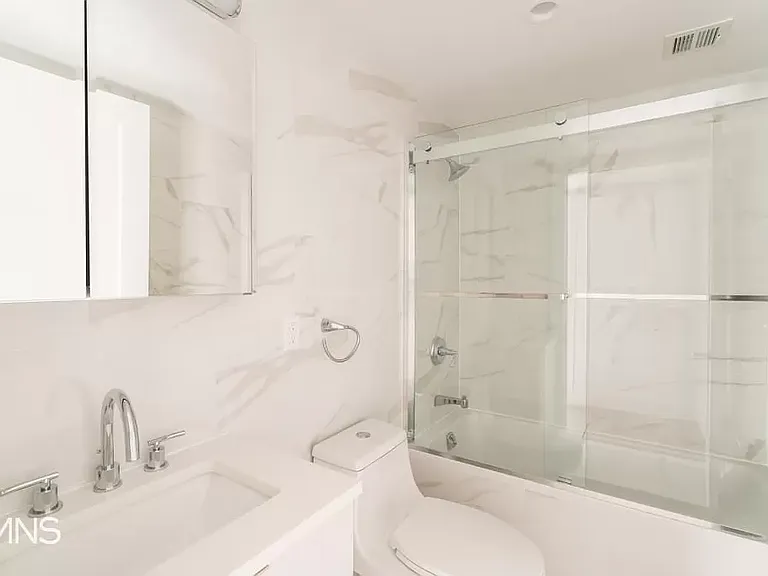 423 Ocean Pkwy #1A — Photo 7