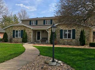 38 Maple Ridge Dr, Morton, IL 61550