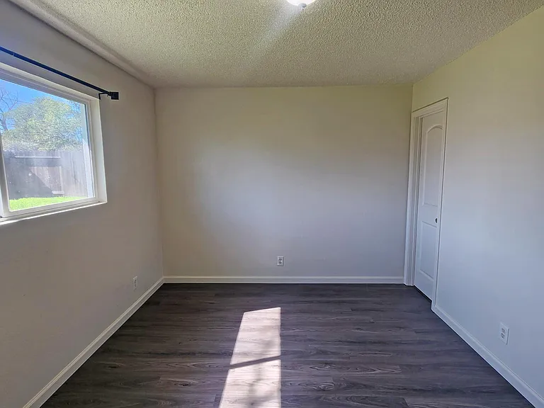 6013 Brett Dr — Photo 27