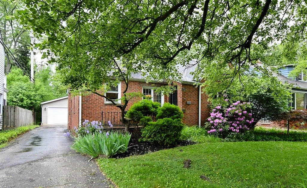 3 bed, 1393 sqft, $2,500 — Photo 1