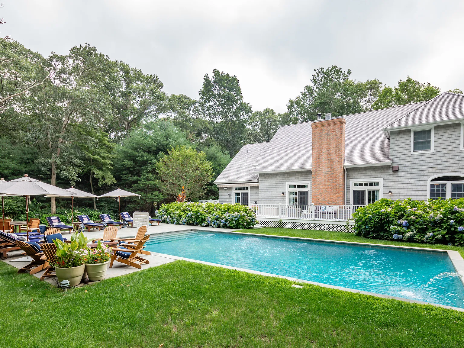 Elegant Six Bedroom Home Near Bay Beaches — Photo 2