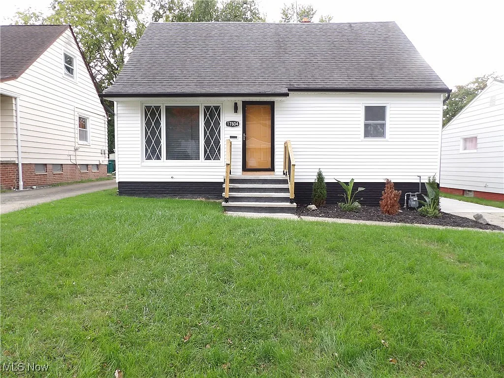 17804 Hazelwood Ave photo 1