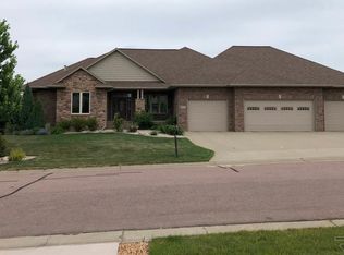 5904 S Lazy Ridge Pl, Sioux Falls, SD 57108
