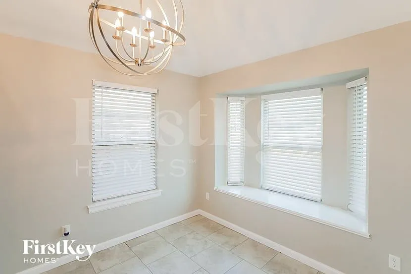 3 bed, 2.0 bath, 1503 sqft, $1,725 — Photo 4