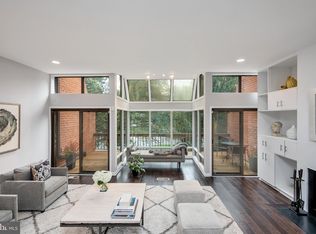304 Old Crossing Dr, Pikesville, MD 21208