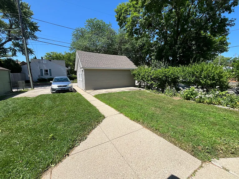 3203 S Kinnickinnic Ave — Photo 14