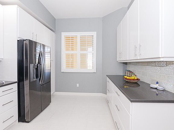 4th image of 23 Harbour Isle Drive W #303