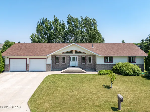 1620 Evergreen Dr, Crookston, MN 56716