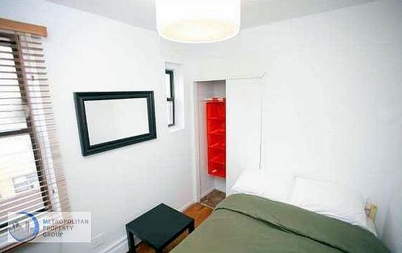 2nd image of 371 W 52nd St Frnt 2