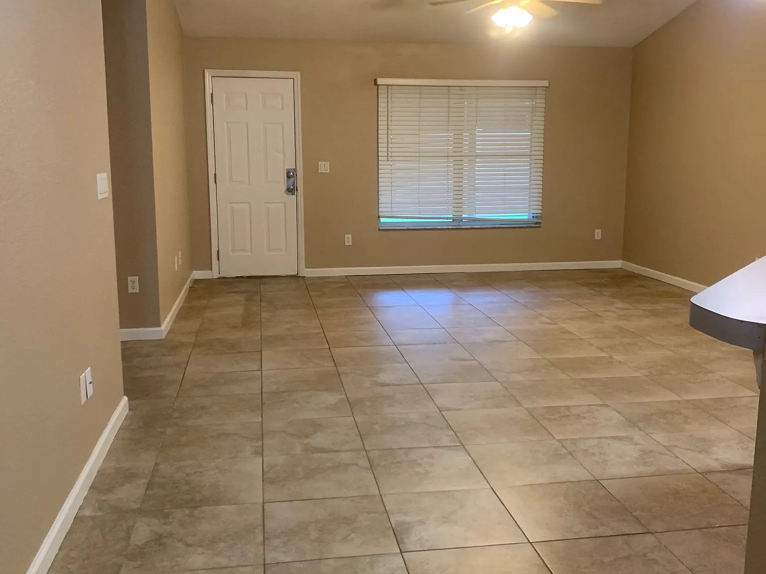 3 bed, 1300 sqft, $1,600 — Photo 1