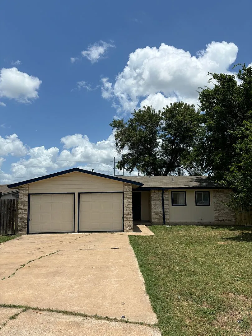 Cozy 3/2 in the Heart of South Austin! — Photo 1