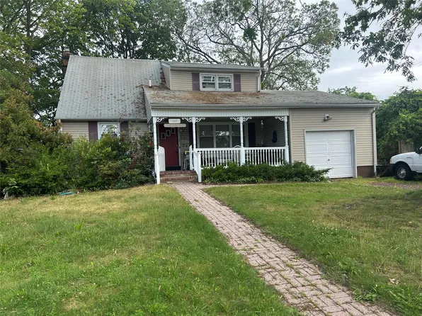1569 11th Street, West Babylon, NY 11704