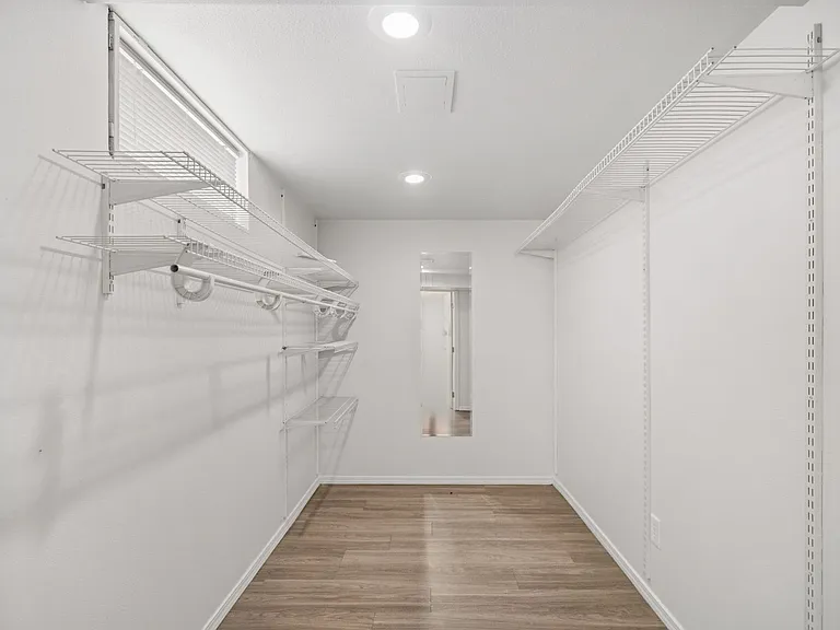 2403 W Everett Ave — Photo 30