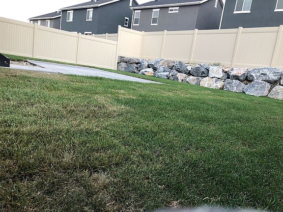 4th image of 3041 S Willow Creek Dr