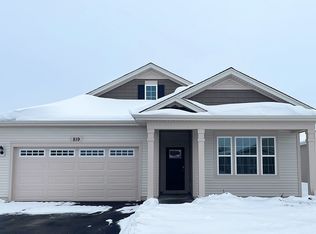 819 Mesa Ln, Pingree Grove, IL 60140