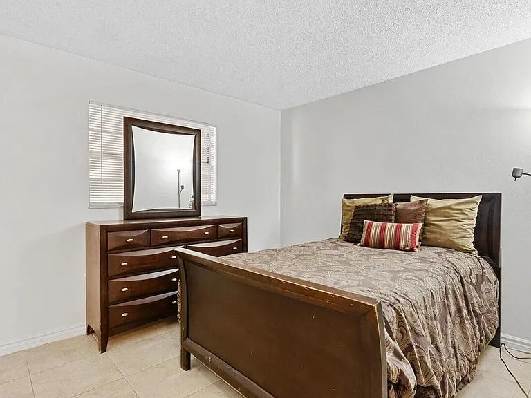 10821 N Military Trl #19 — Photo 18