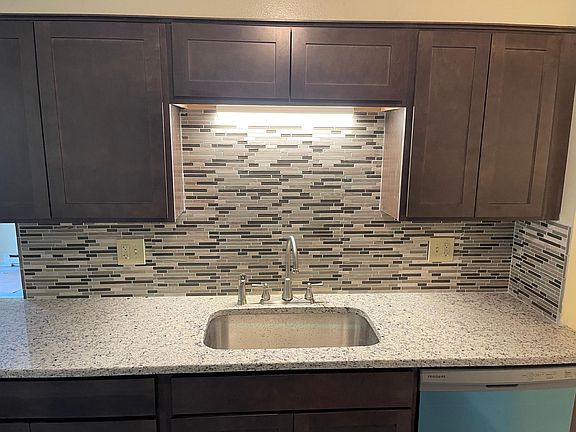 3rd image of 7 Tallow Wood Ct #7