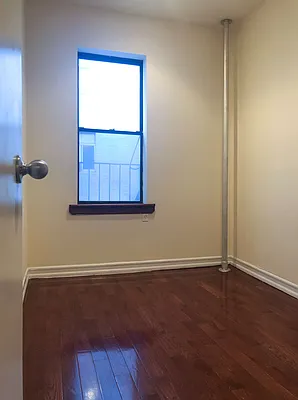 Rented by Kahen Properties | media 19