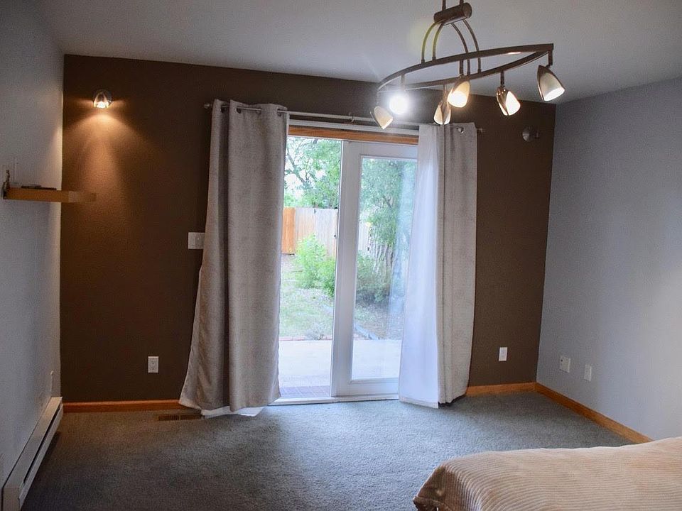 Mater bedroom (extra large with huge closet)