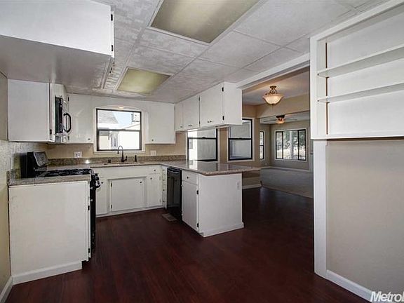 2nd image of 220 Lois Ave