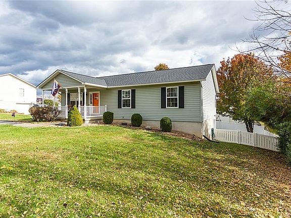 3rd image of 51 Pin Oak Ct