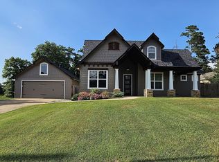 1113 Hollybrook Dr, Longview, TX 75605