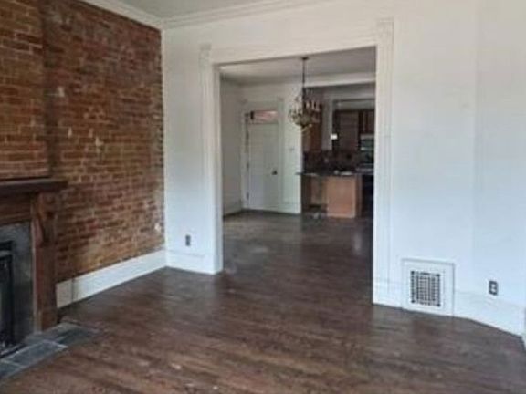 4th image of 104 S Lincoln St