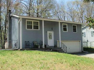 89 Trottingham Ct, Saratoga Springs, NY 12866