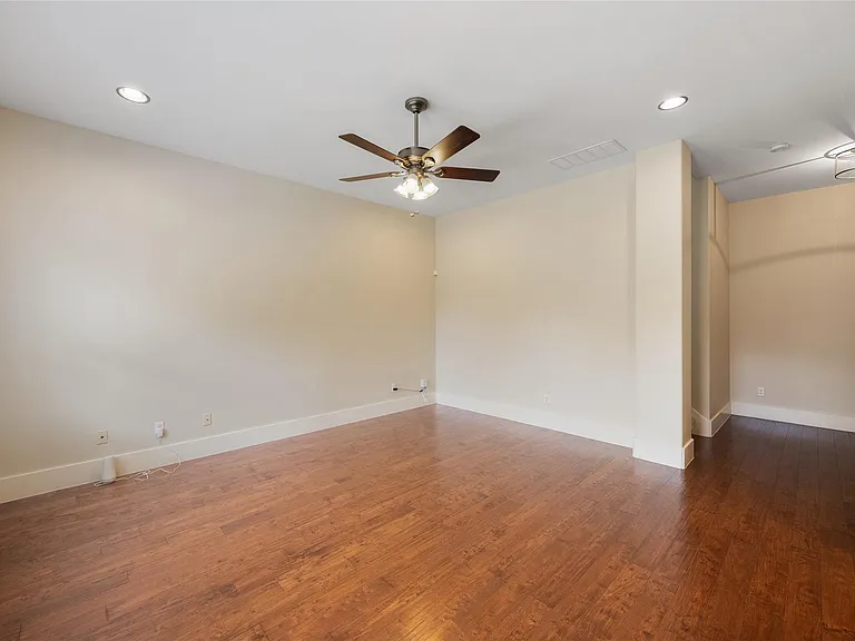 1007 Taulbee Ln #E — Photo 4