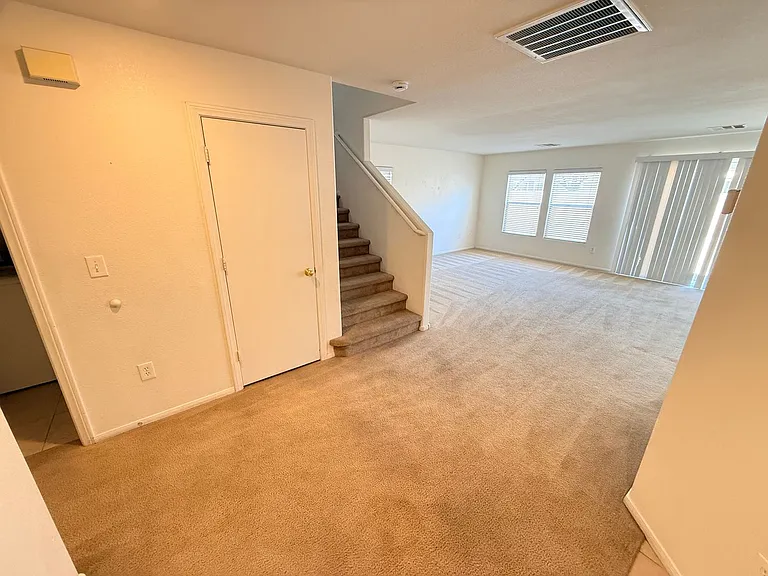 2416 Cockatoo Dr — Photo 2