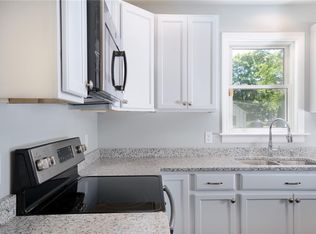 25 Pawtuxet Ave, Warwick, RI 02888