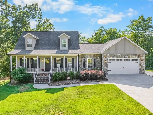 152 Hepler Hylls Ct, Thomasville, NC 27360