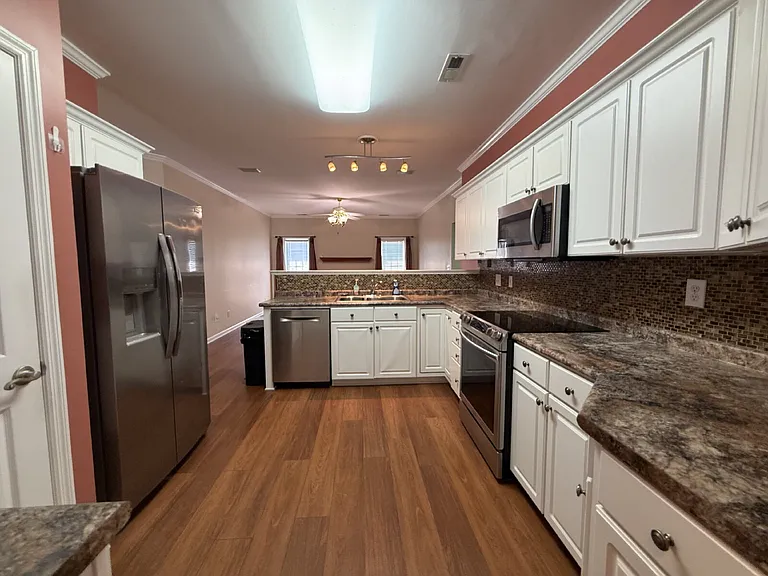 134 Canterbury Dr — Photo 9