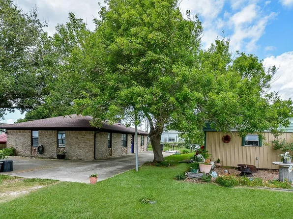 1495 W Bayshore Dr, Palacios, TX 77465